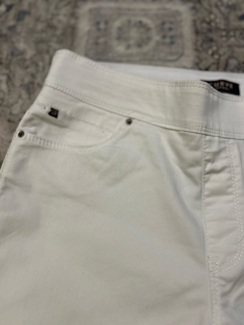 Curve Appeal White Stretch Bermuda Shorts - CURVE - Picture 2 of 6
